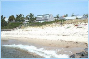 View back to house from beach. Click to enlarge.
